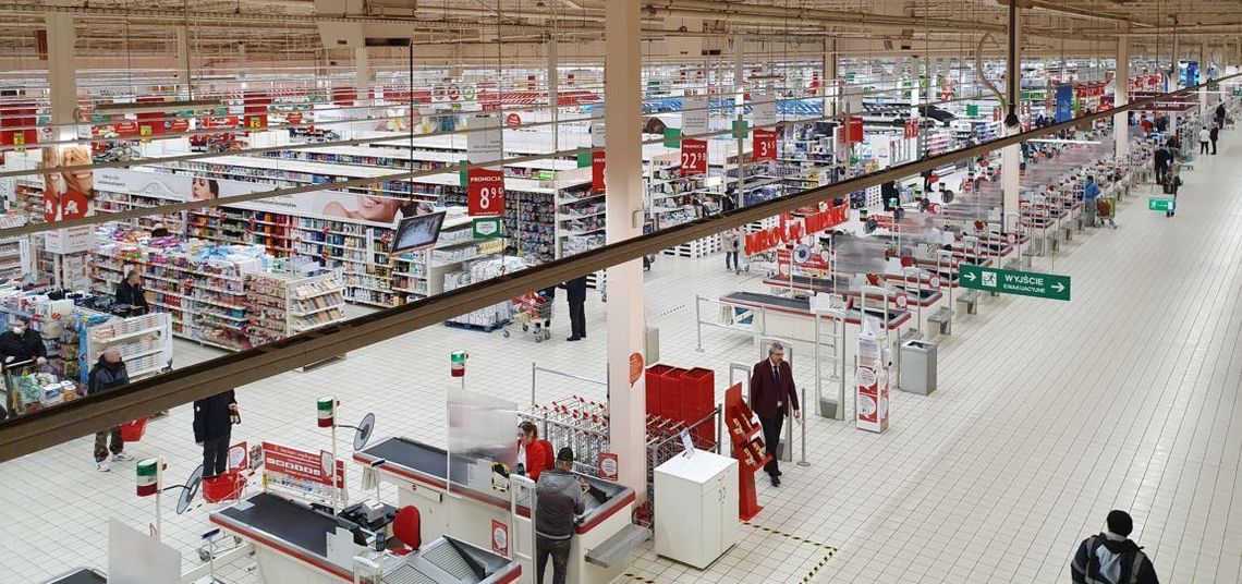 Auchan zabezpiecza klientów i pracowników