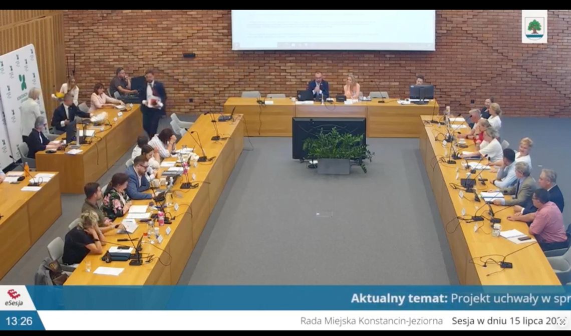 Awantura na sesji w Konstancinie-Jeziornie. Burmistrz wychodzi z obrad Awantura na sesji w Konstancinie-Jeziornie. Burmistrz wychodzi z obrad