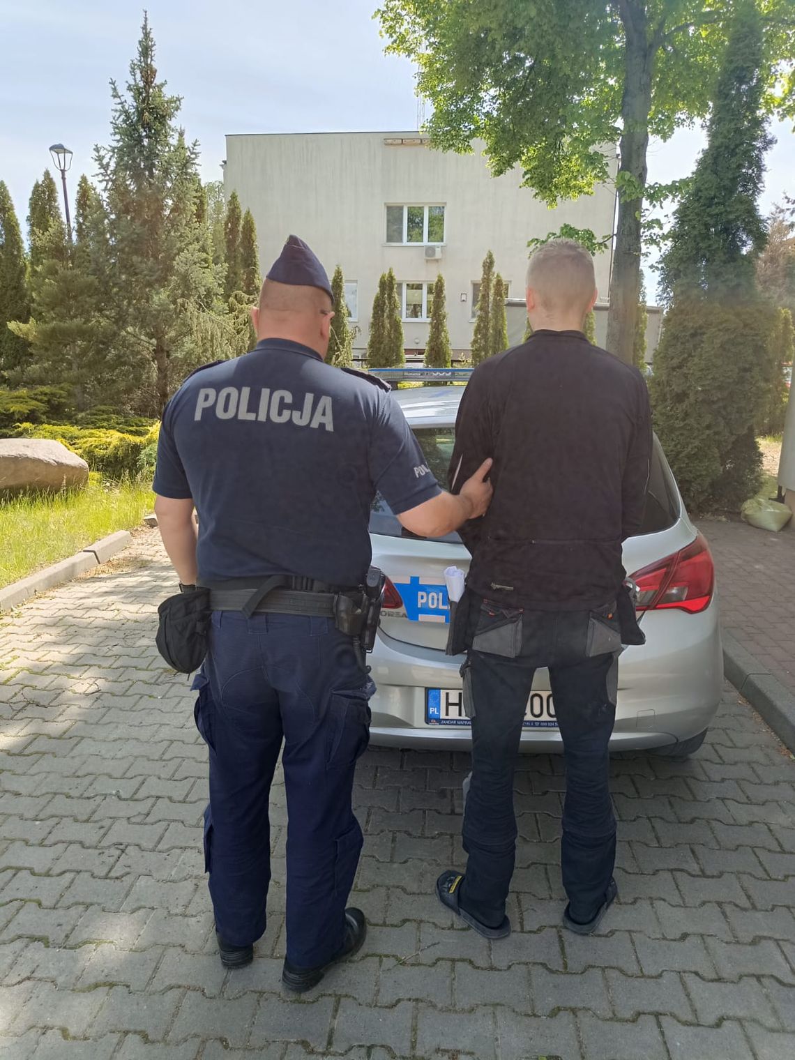 Bez prawa jazdy i z promilami – zatrzymany zanim ruszył z parkingu