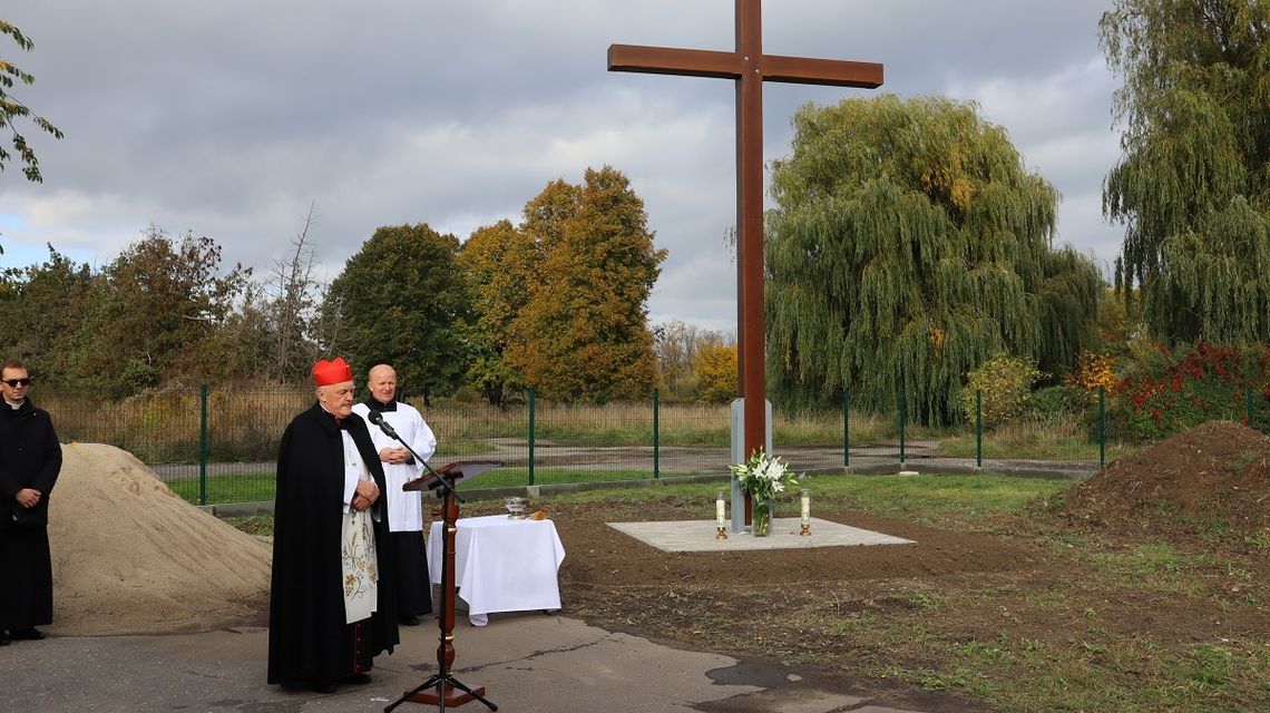 Budowa kościoła w Mysiadle. Pierwsze nabożeństwo na działce za bezcen