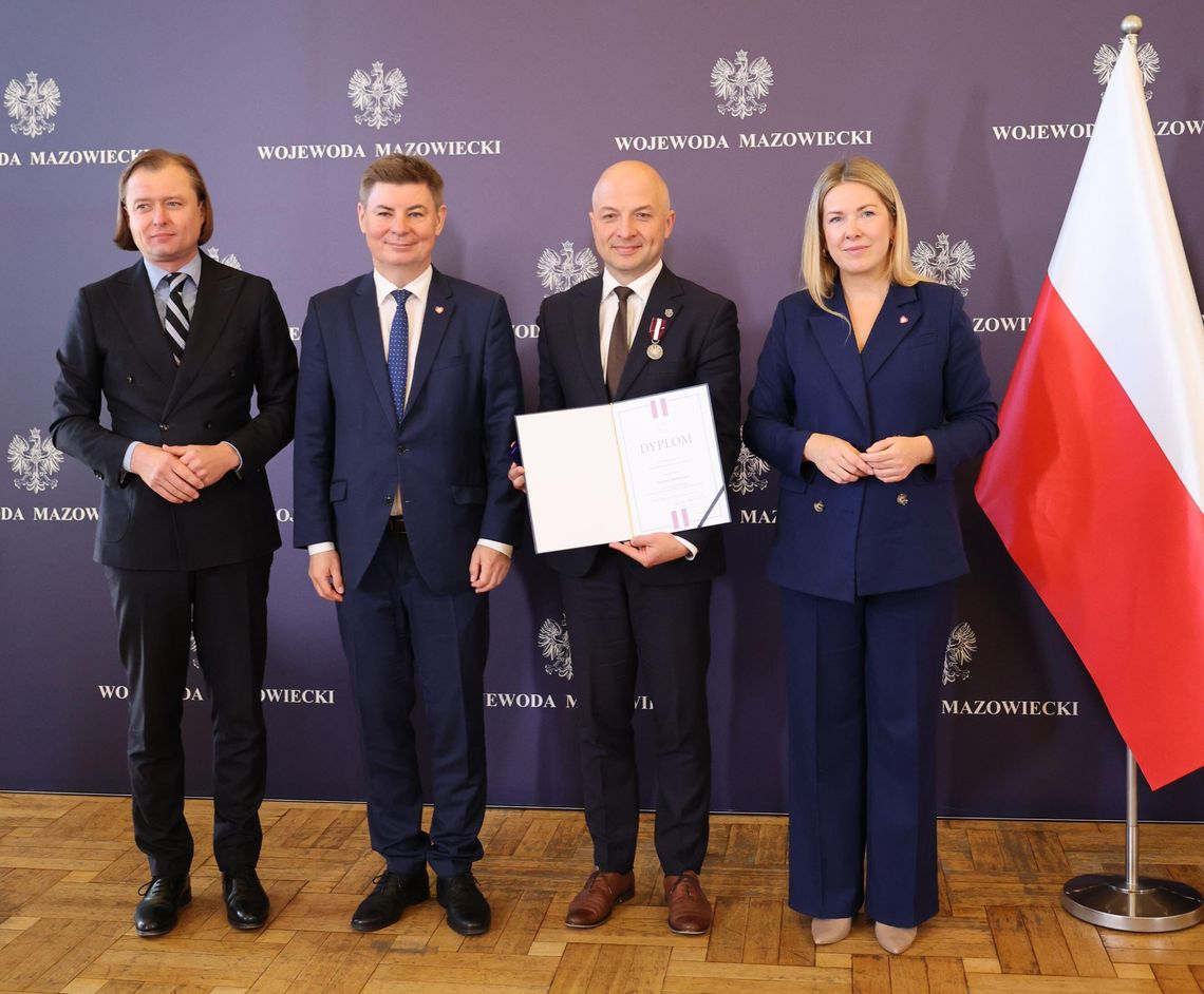 Burmistrz Daniel Putkiewicz odznaczony za zasługi dla samorządu Burmistrz Daniel Putkiewicz odznaczony za zasługi dla samorządu