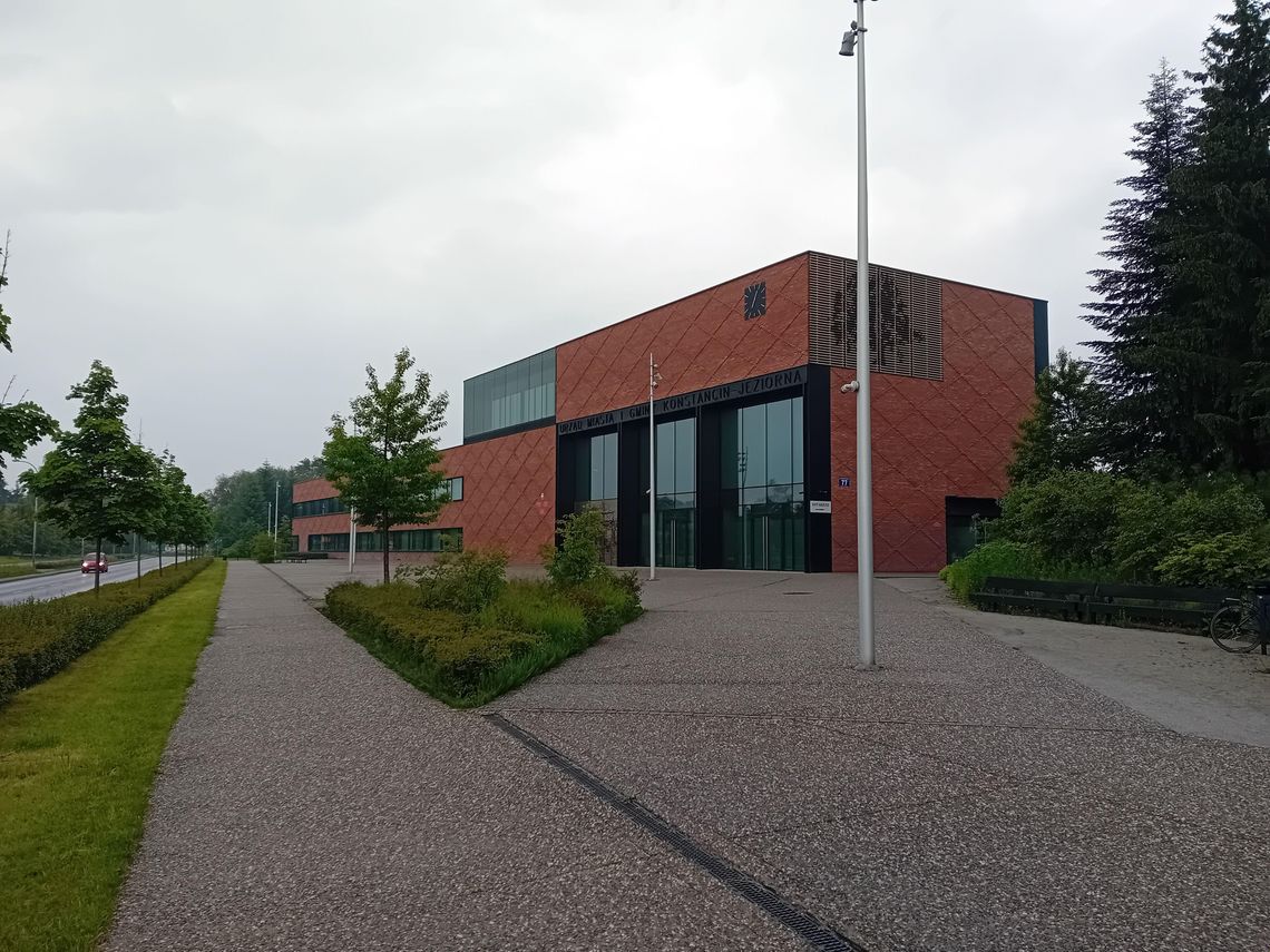 Burza wokół Centrum Usług Wspólnych w Konstancinie-Jeziornie: Spór o pieniądze i warunki pracy