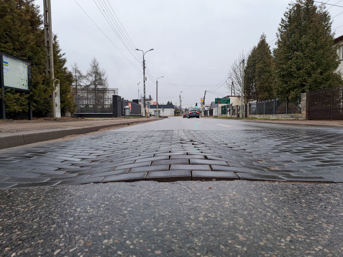 Był próg zwalniający, teraz jest fala z kostki