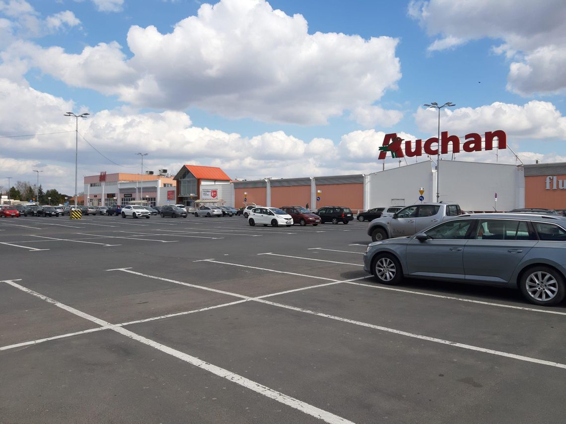 Centrum Handlowe Auchan Piaseczno-Odkryj vintage w antykwariacie i przekaż rower dzieciakom – dwie sąsiedzkie akcje w Piasecznie