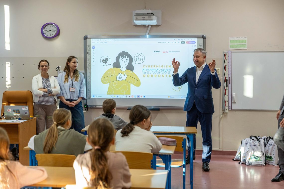 Cyberlekcja z Wicepremierem w piaseczyńskiej „Trójce”
