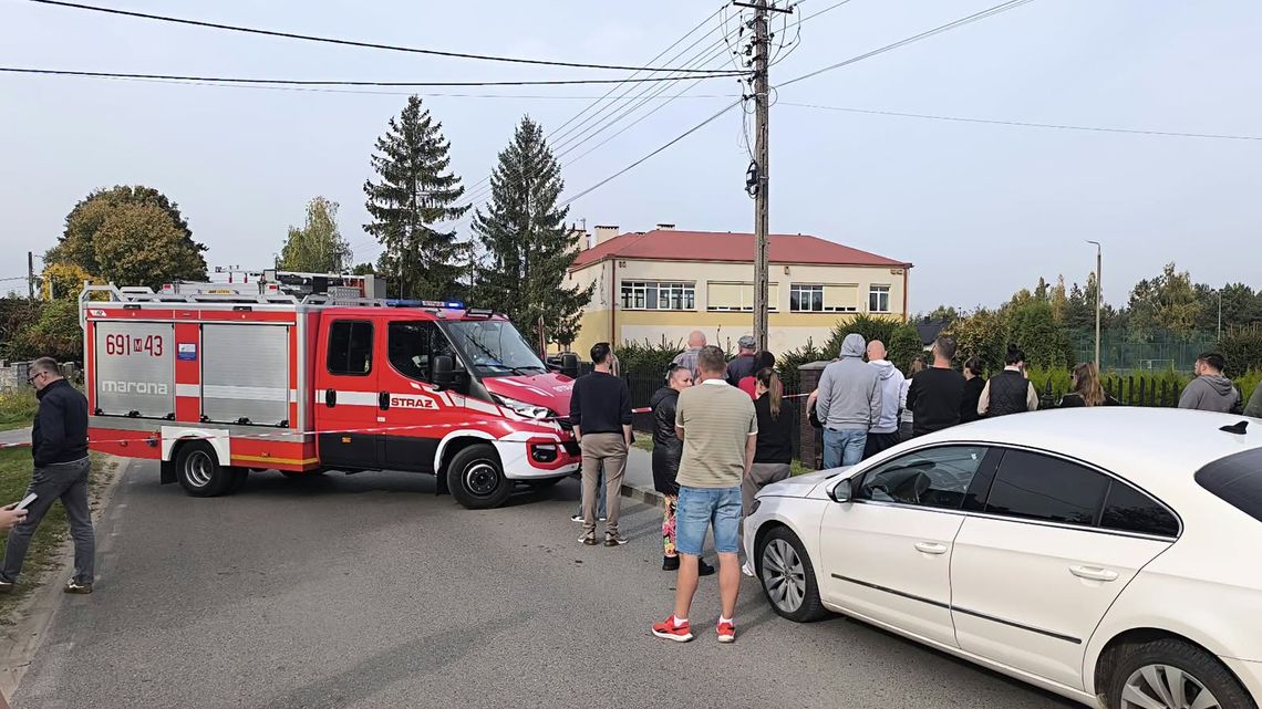 Dramatyczna seria ataków w szkołach na Mazowszu. 15-latek zabił 37-letnią kobietę Dramatyczna seria ataków w szkołach na Mazowszu. 15-latek zabił 37-letnią kobietę