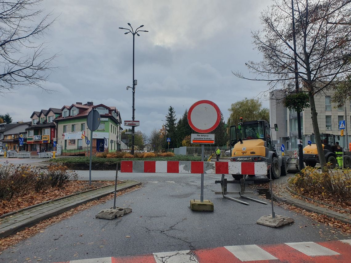 Drogowcy zamknęli rondo, kierowcy zaskoczeni