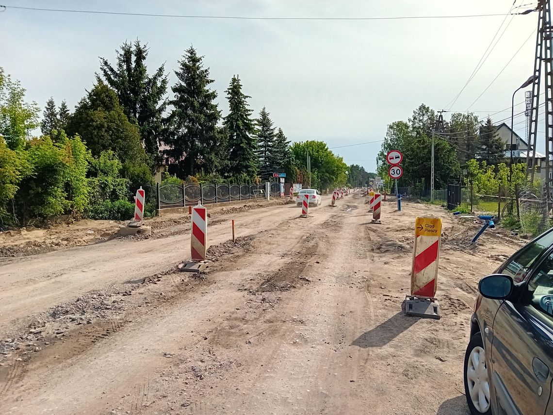 DW721. Dwie równoległe inwestycje. Mieszkańcy Piaseczna i Konstancina utknęli w korkach