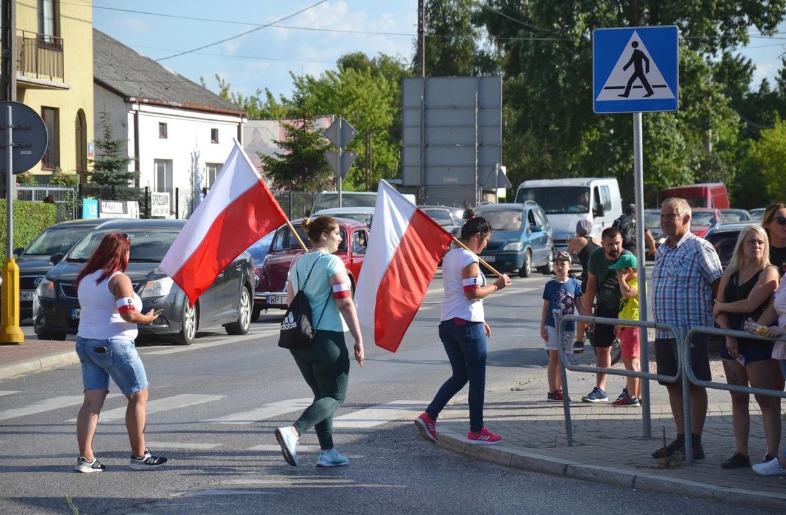 Dyskusje na temat flag na 1 sierpnia