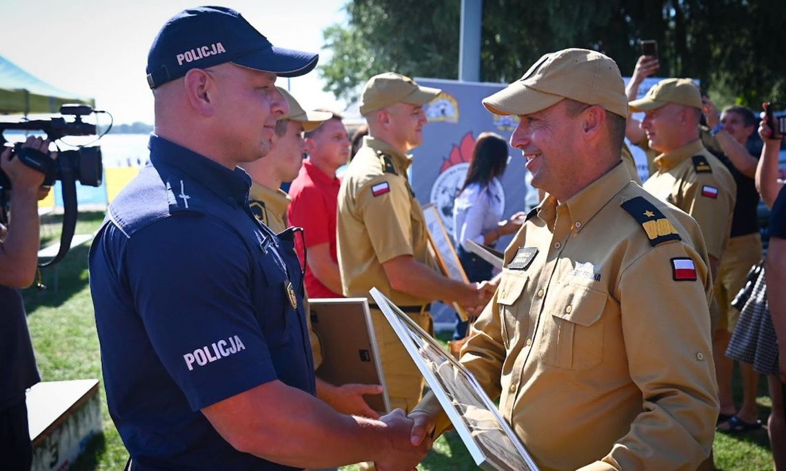 Dzielnicowy z Góry Kalwarii ruszył na pomoc tonącemu 82-latkowi Dzielnicowy z Góry Kalwarii ruszył na pomoc tonącemu 82-latkowi