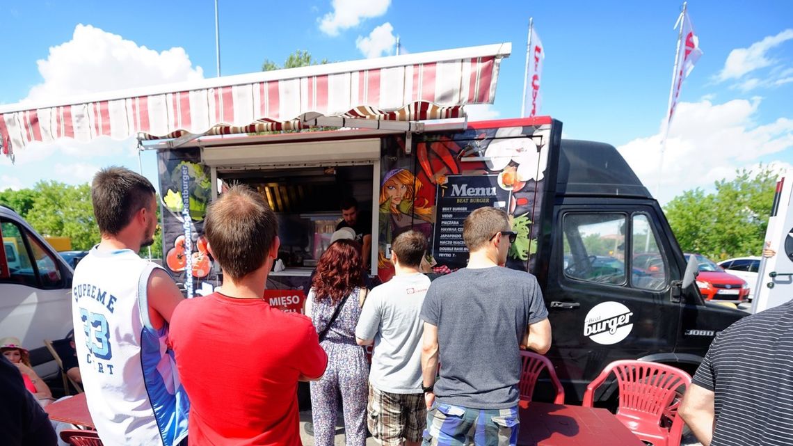 Food trucki przejmują Józefosław! Dwudniowy Piknik Smaków podczas Dni Józefosławia już 7–8 czerwca [KONKURS]