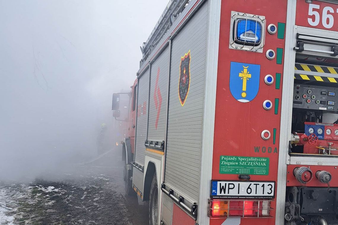 Gigantyczny pożar w Czaplinie. Budynek i maszyny płonęły jak pochodnia