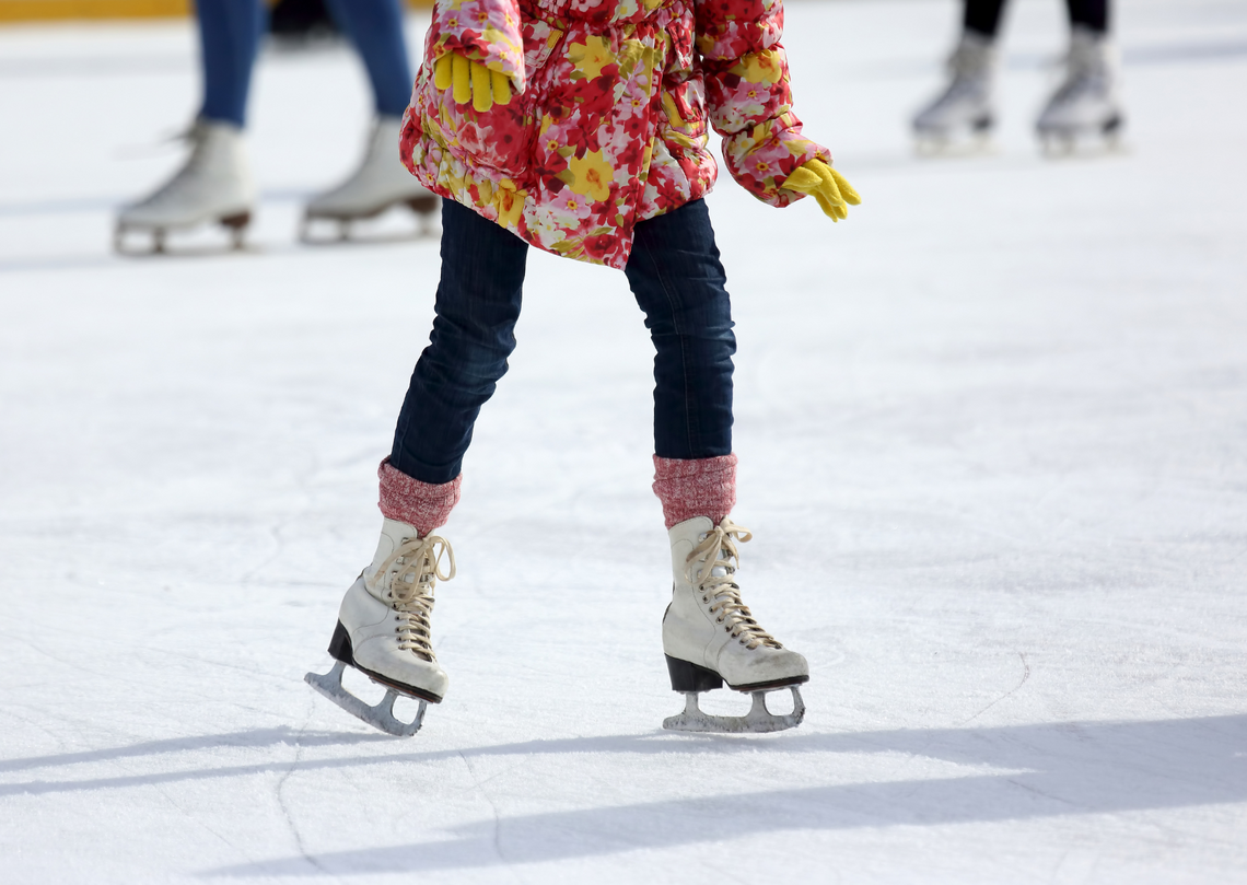 Gminne Mikołajki i otwarcie lodowiska w Lesznowoli