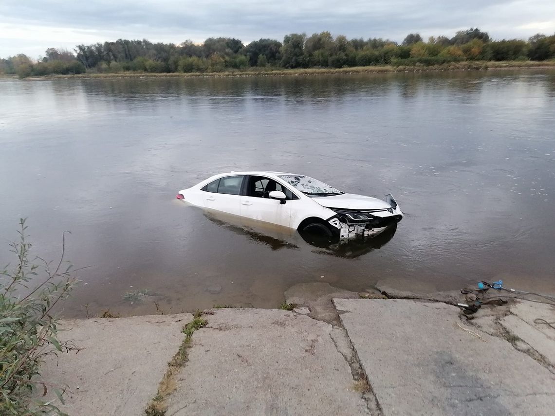 Brzumin. Toyota wpadła do Wisły