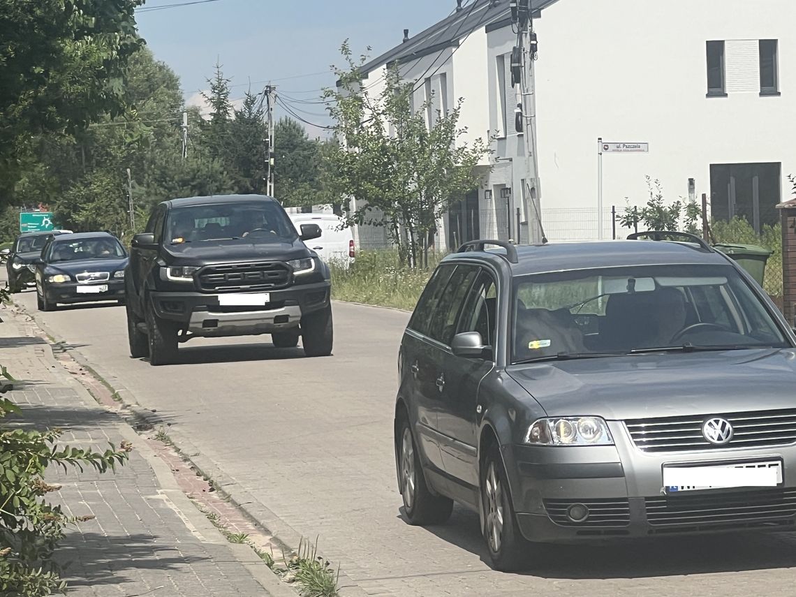 Już kilka lat czekają na wymianę nawierzchni i spowalniacze. Żądają natychmiastowych zmian