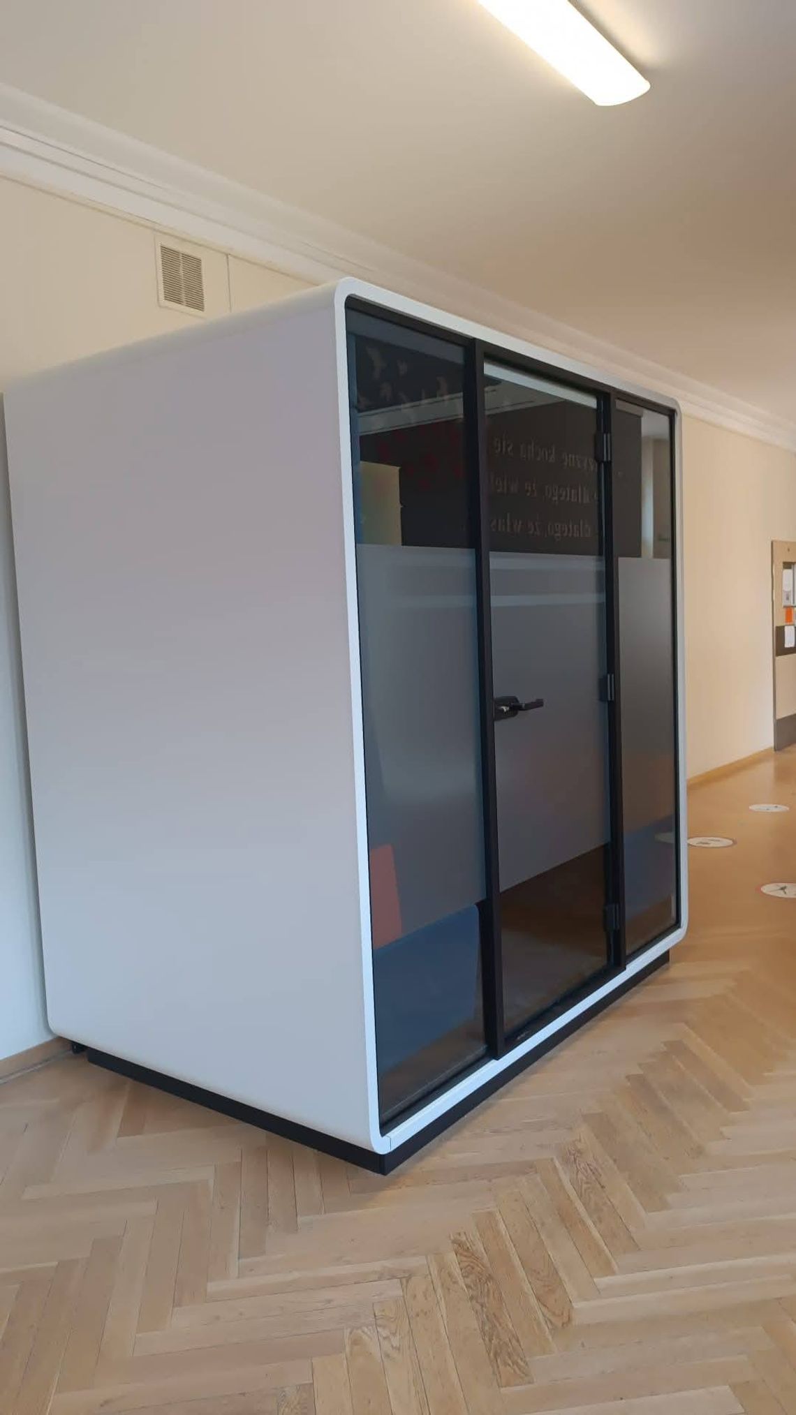 Kabina ciszy w konstancińskiej „dwójce” Kabina ciszy w konstancińskiej „dwójce”