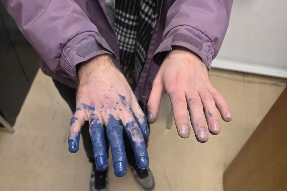 Kamery nagrały „artystę” – 24-latek z Góry Kalwarii zatrzymany za graffiti [WIDEO]