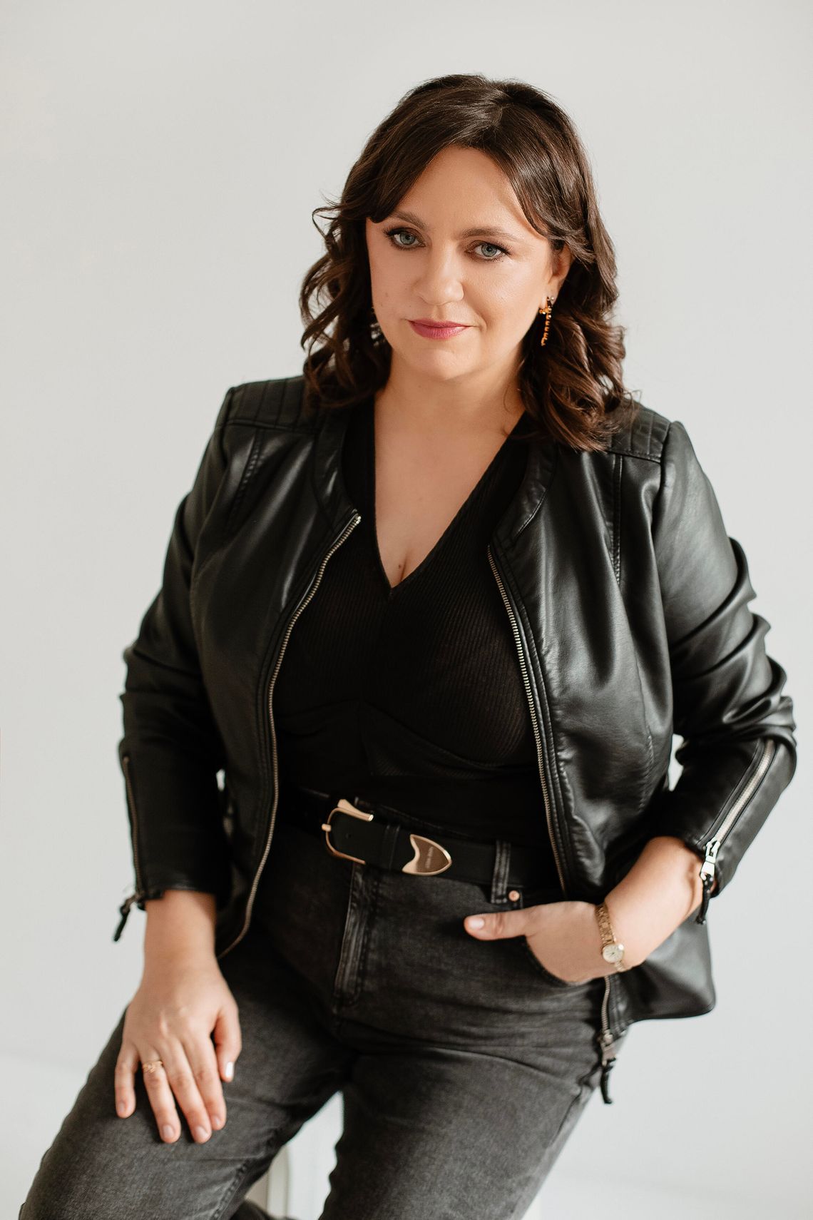 Katarzyna Gołda debiutuje. „Złoty spadochron” łączy PRL-owską aferę ze współczesnością.