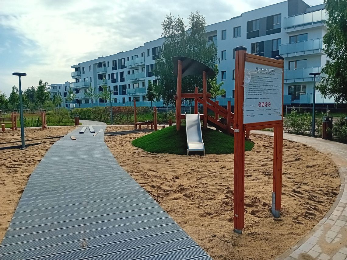 Nowy park z placem zabaw rośnie w Józefosławiu