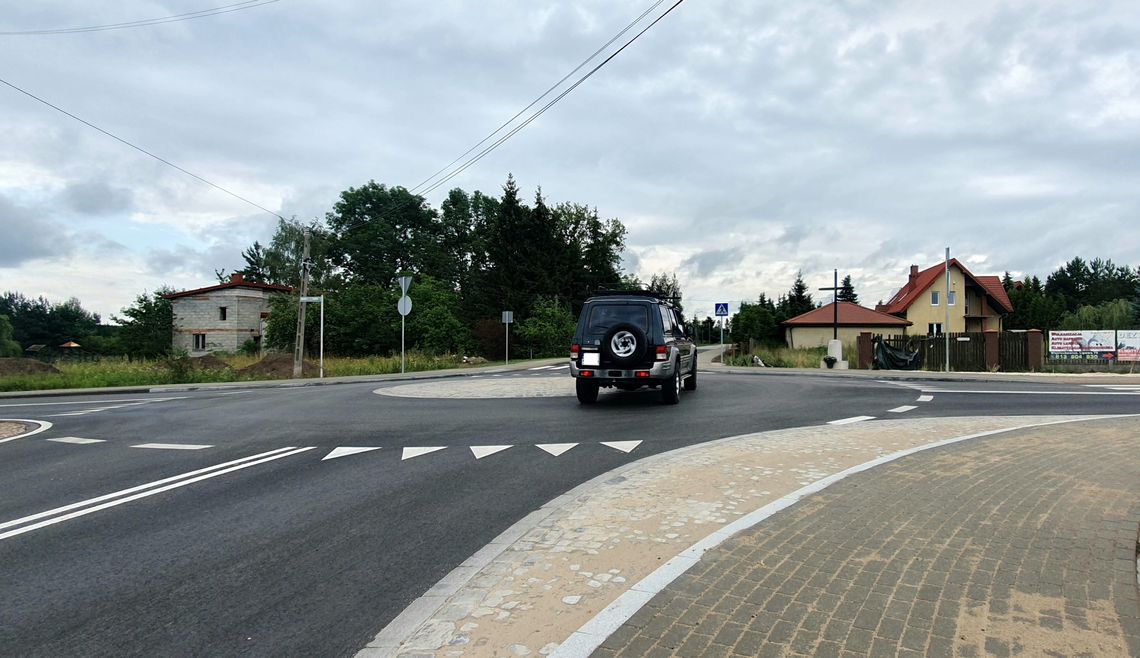 Kierowcy jeżdżą już nowym rondem (ZDJĘCIA)