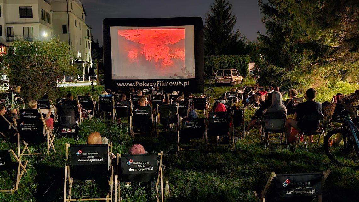 Kino pod gwiazdami wraca do Józefosławia – mieszkańcy wybrali repertuar!