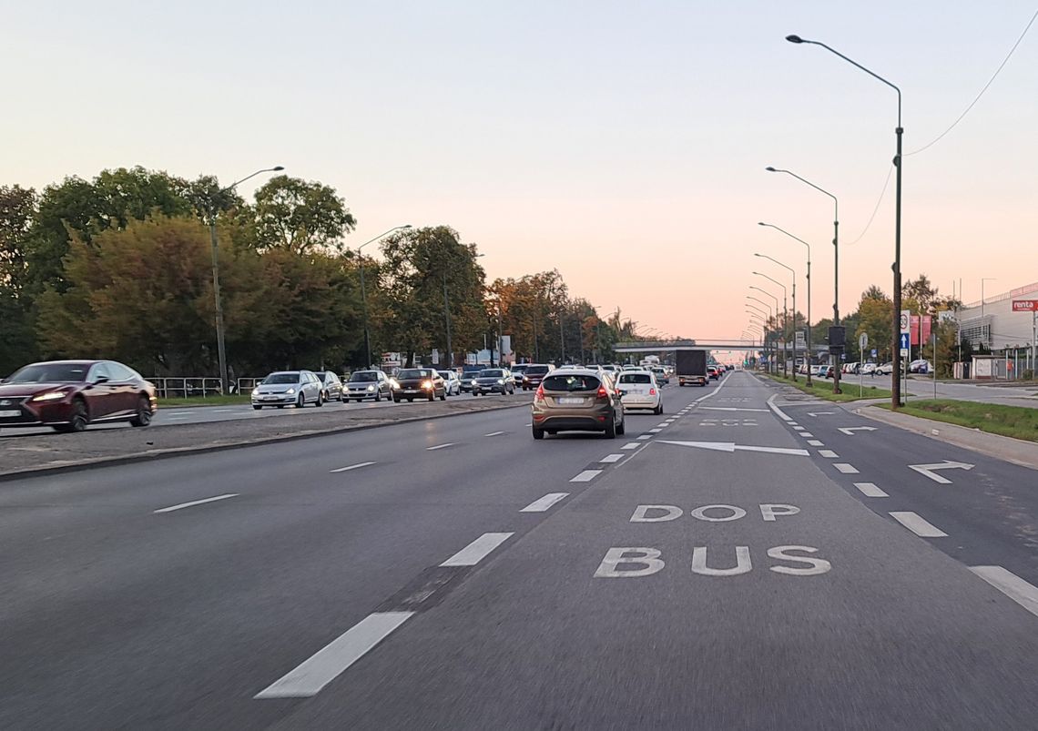 Kolejne naciski na ograniczenie buspasa. Czy ZDM się ugnie?