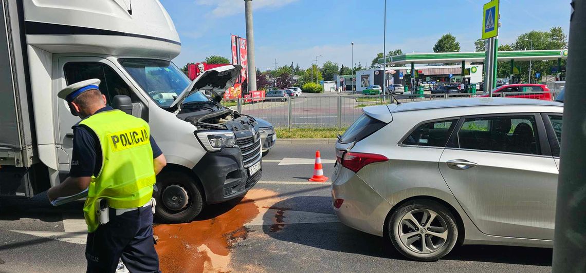 Kolizja na ul. Okulickiego w Piasecznie. Urudnienia w ruchu