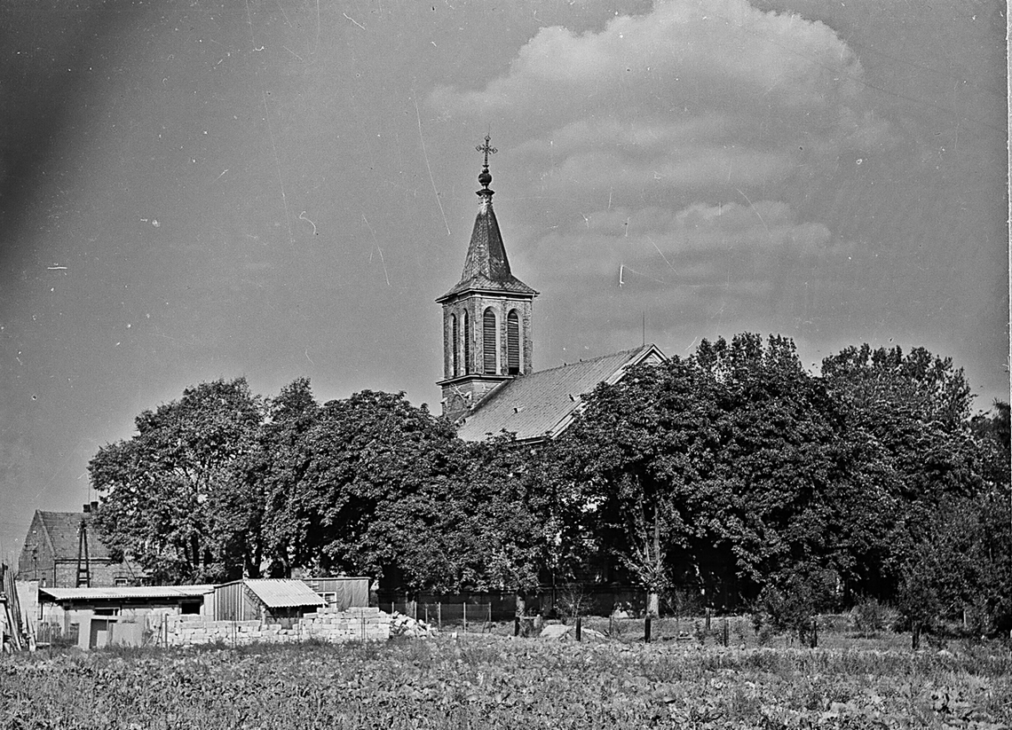 Kolonia Świniary i kościół w Starej Iwicznej, czyli przypadki z Orężnej