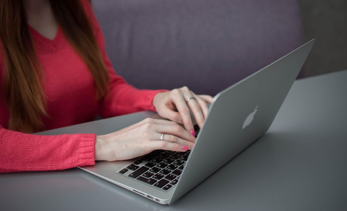 MacBook do domu zamiast stacjonarnego komputera! Kiedy to dobra decyzja? MacBook do domu zamiast stacjonarnego komputera! Kiedy to dobra decyzja?
