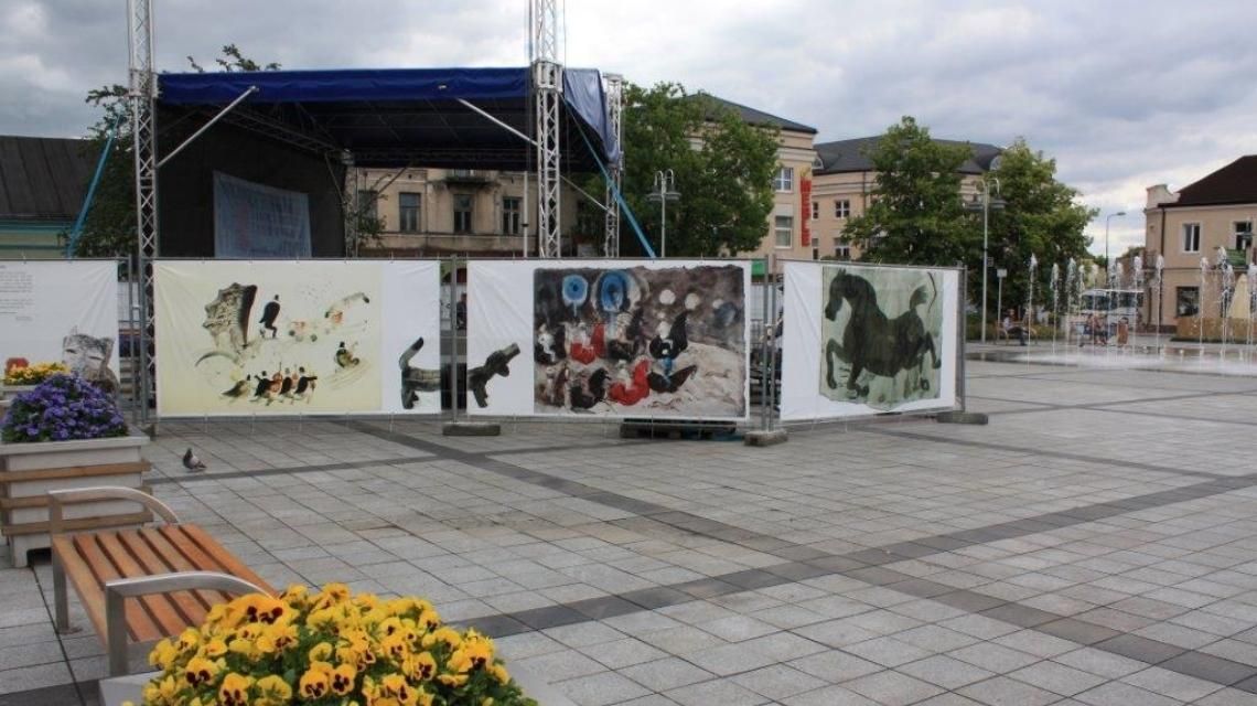 Magia wil-koni na piaseczyńskim rynku