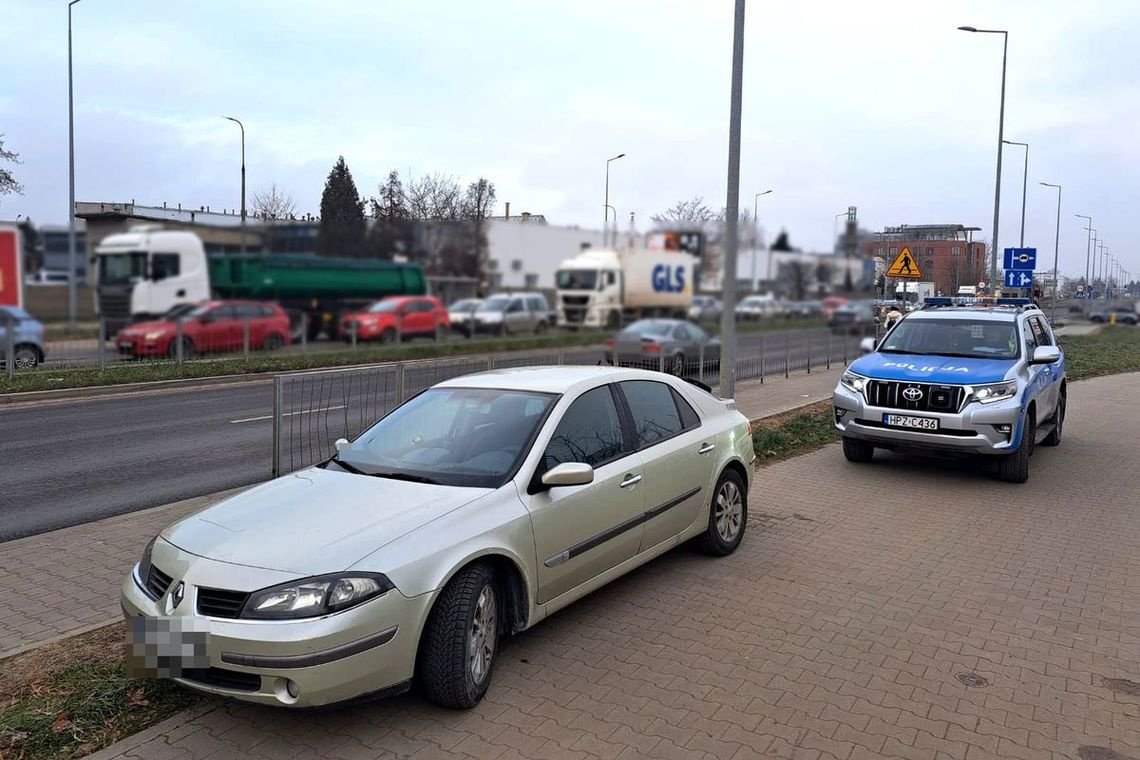 Miał prawie 3 promile, próbował przekupić policjantów