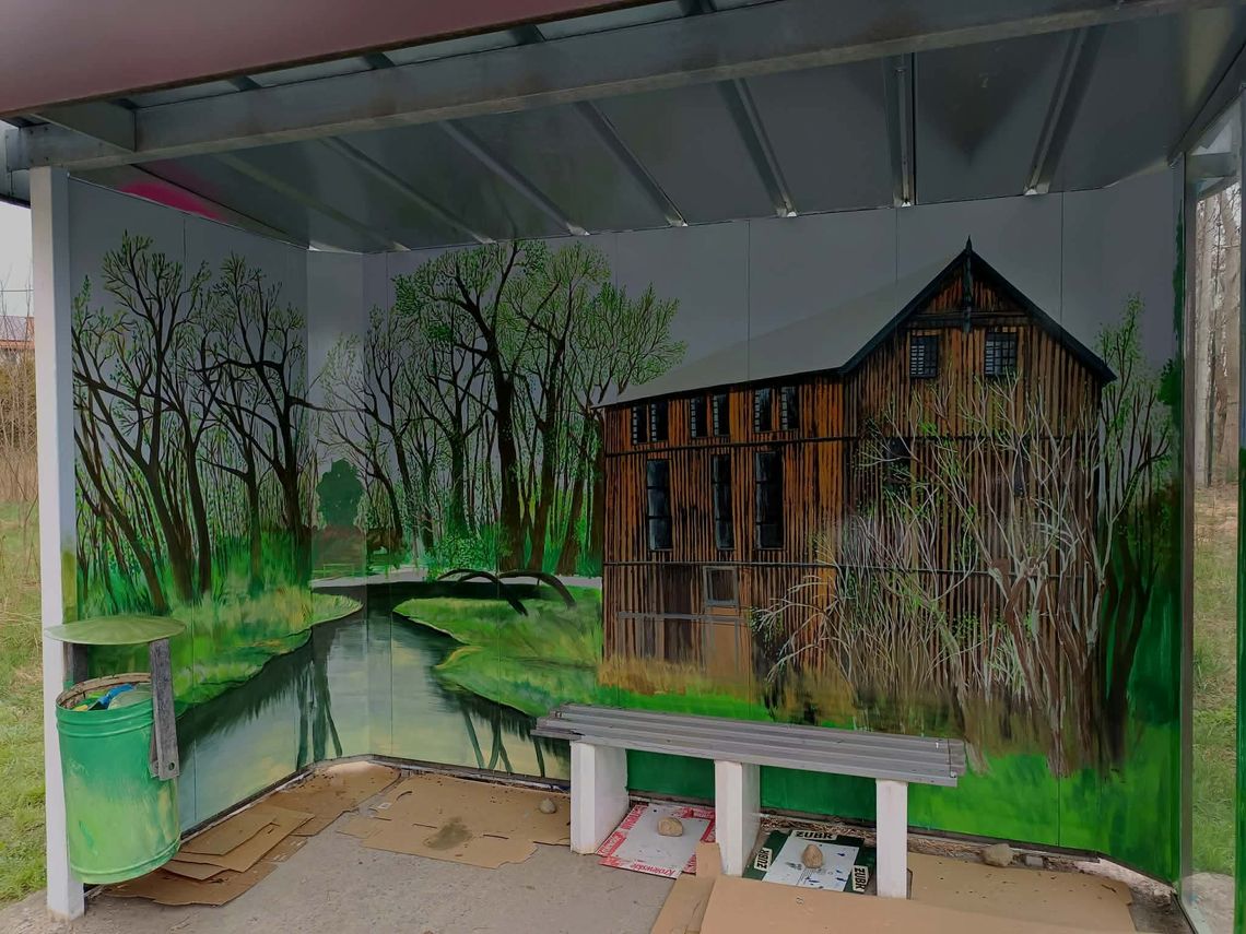 Młyn i wiatrak na przystankach