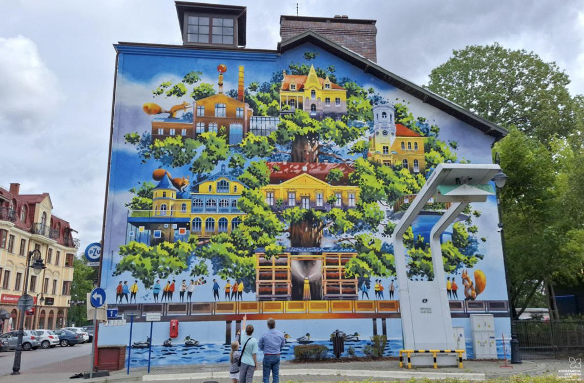 Mural Tytusa Brzozowskiego w Konstancinie-Jeziornie