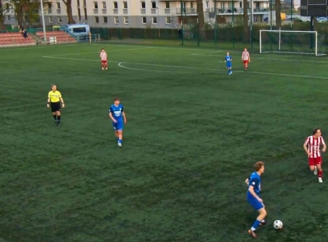 Na murawie jak na służbie – ruszył z pomocą innemu piłkarzowi