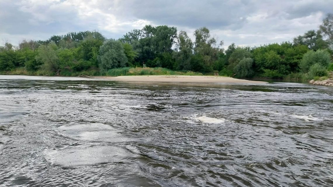 Niebezpieczny wir na Wiśle. Ratownicy ostrzegają plażowiczów Niebezpieczny wir na Wiśle. Ratownicy ostrzegają plażowiczów