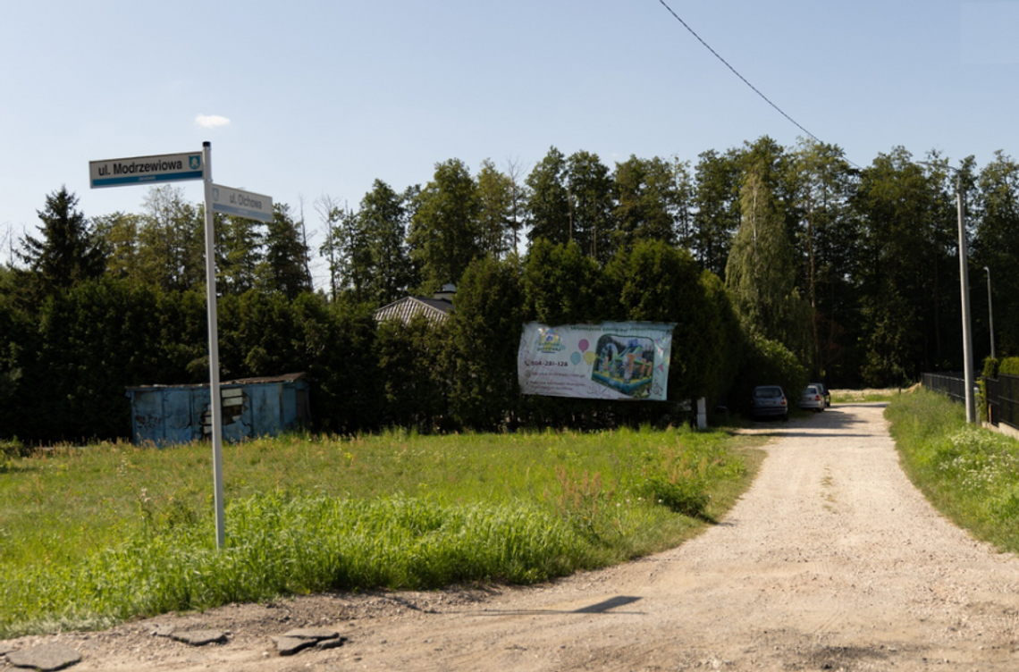 Nowa nawierzchnia i oświetlenie na ul. Olchowej w Janówku Nowa nawierzchnia i oświetlenie na ul. Olchowej w Janówku