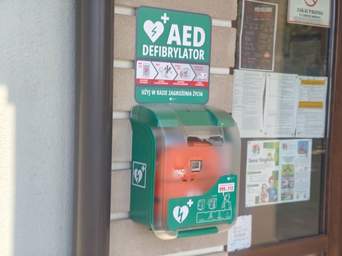 Nowe defibrylatory AED w dwóch gminach. Przybywa urządzeń ratujących życie Nowe defibrylatory AED w dwóch gminach. Przybywa urządzeń ratujących życie