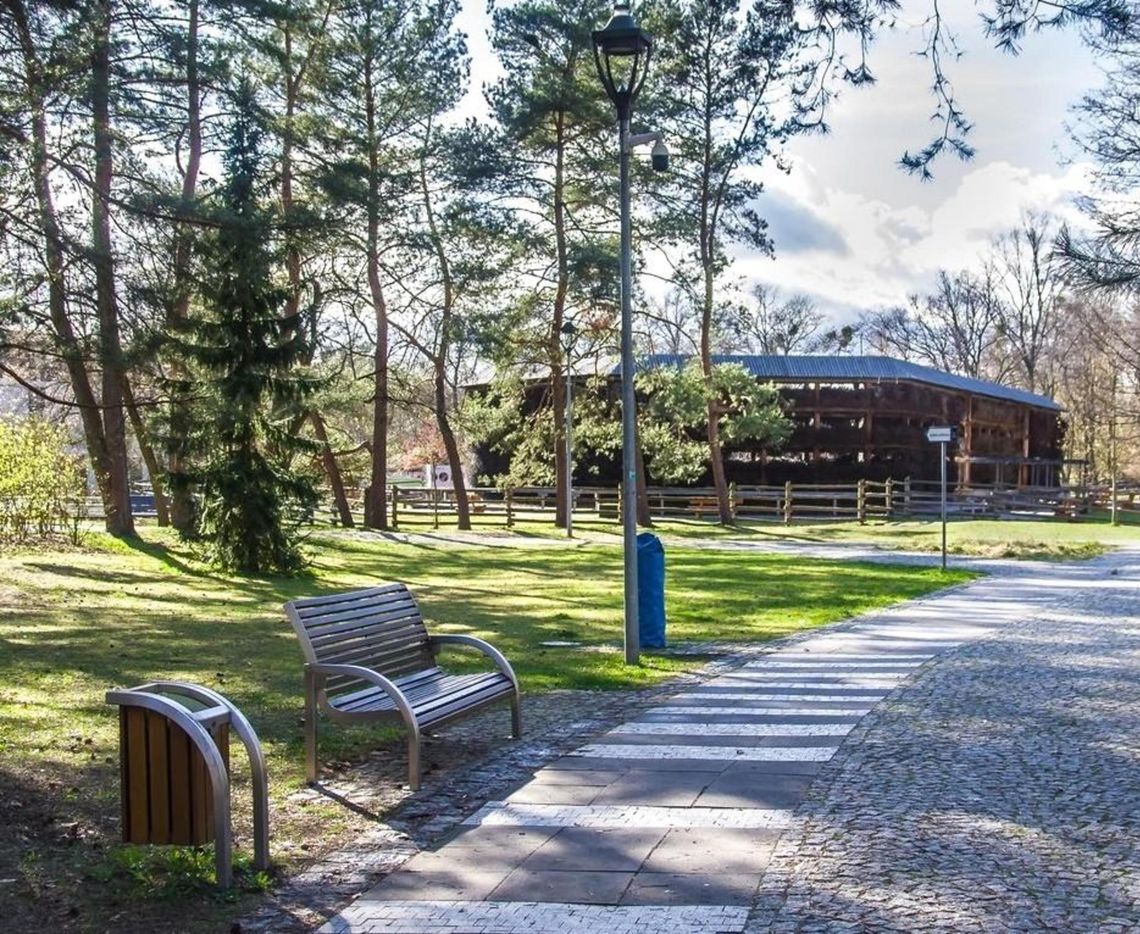 Nowe ławki w Konstancinie-Jeziornie Nowe ławki w Konstancinie-Jeziornie