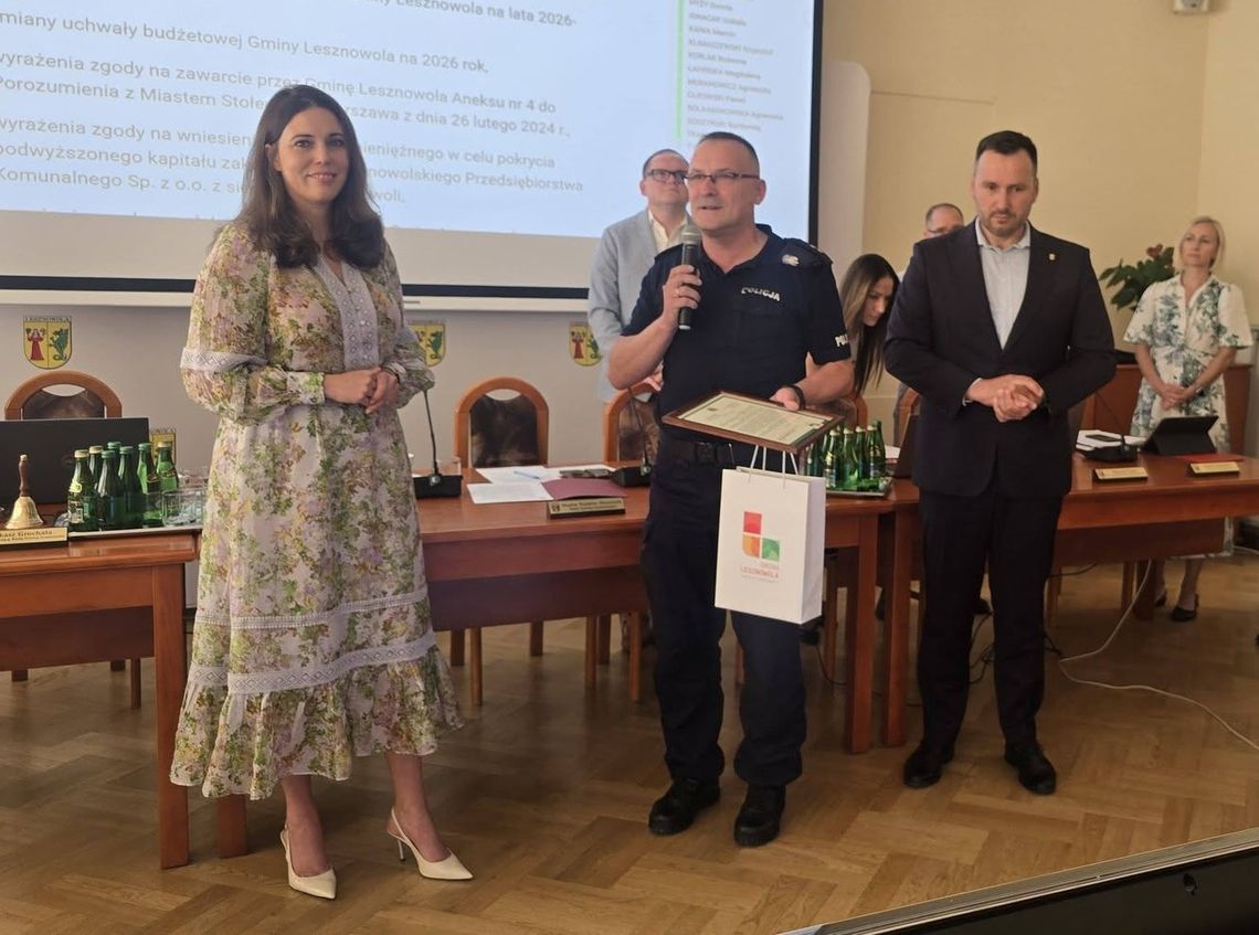 Nowy komendant Komisariatu Policji w Lesznowoli przedstawiony radnym Podczas ostatniej sesji Rady Gminy nowy komendant został oficjalnie powitany