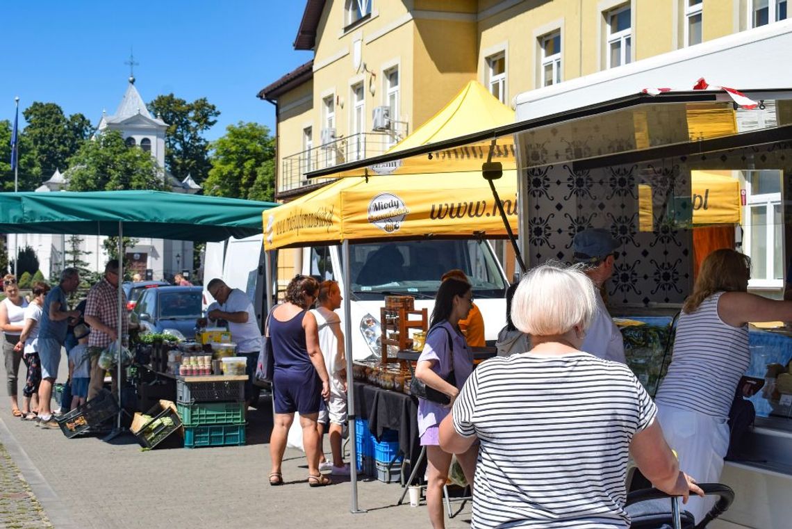 Nowy targ w Prażmowie: Spontaniczna inicjatywa, która już zdobyła popularność