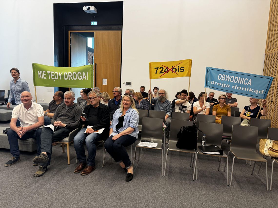 Obwodnica, czy droga przez zielone sołectwa? Mieszkańcy Parceli i Cieciszewa protestują przeciwko "724 bis" Obwodnica, czy droga przez zielone sołectwa? Mieszkańcy Parceli i Cieciszewa protestują przeciwko "724 bis"