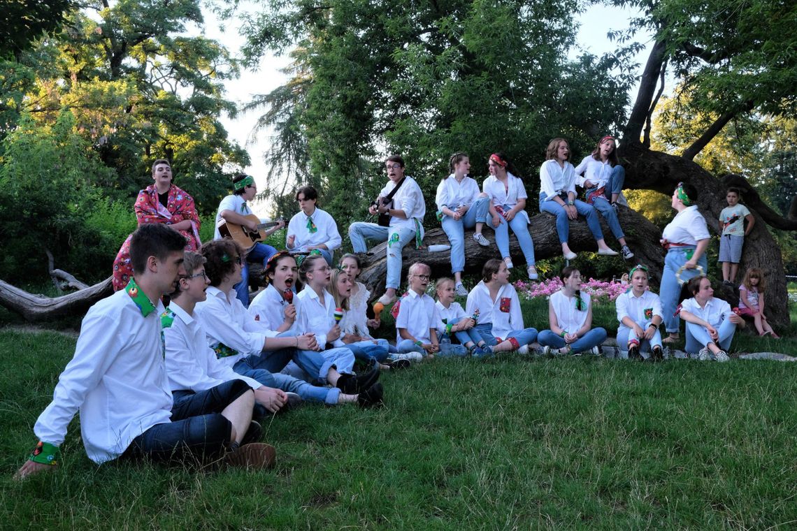 Ogień, śpiew i wianki - obrzęd nocy świętojańskiej.