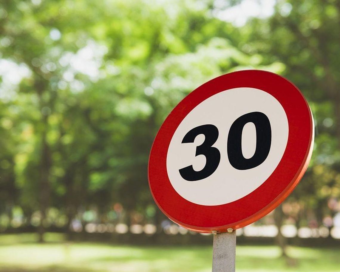 Ograniczenie do 30 km/h na terenach zamieszkania?