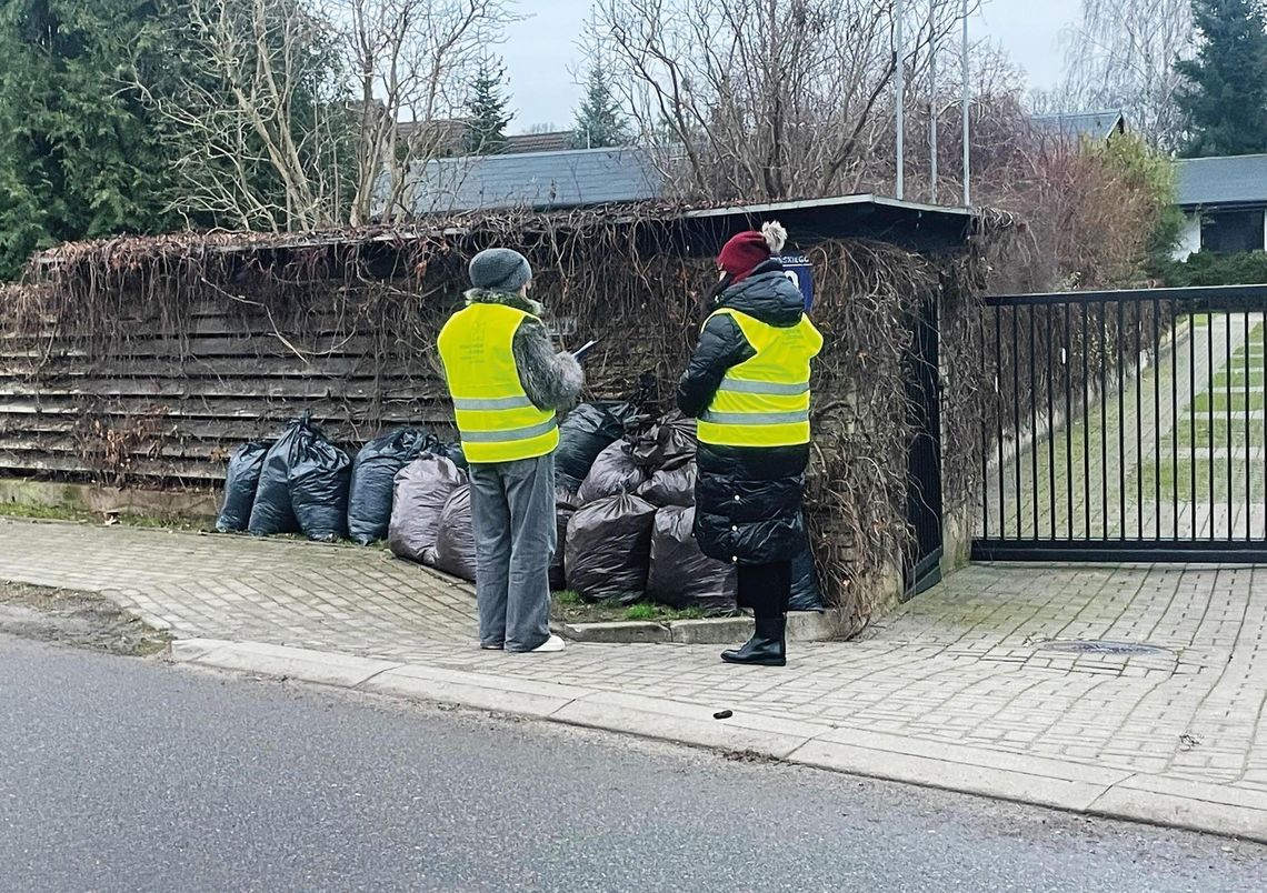Oszczędności na śmieciach pod lupą - gmina Konstancin sprawdza kompostowniki Oszczędności na śmieciach pod lupą - gmina Konstancin sprawdza kompostowniki