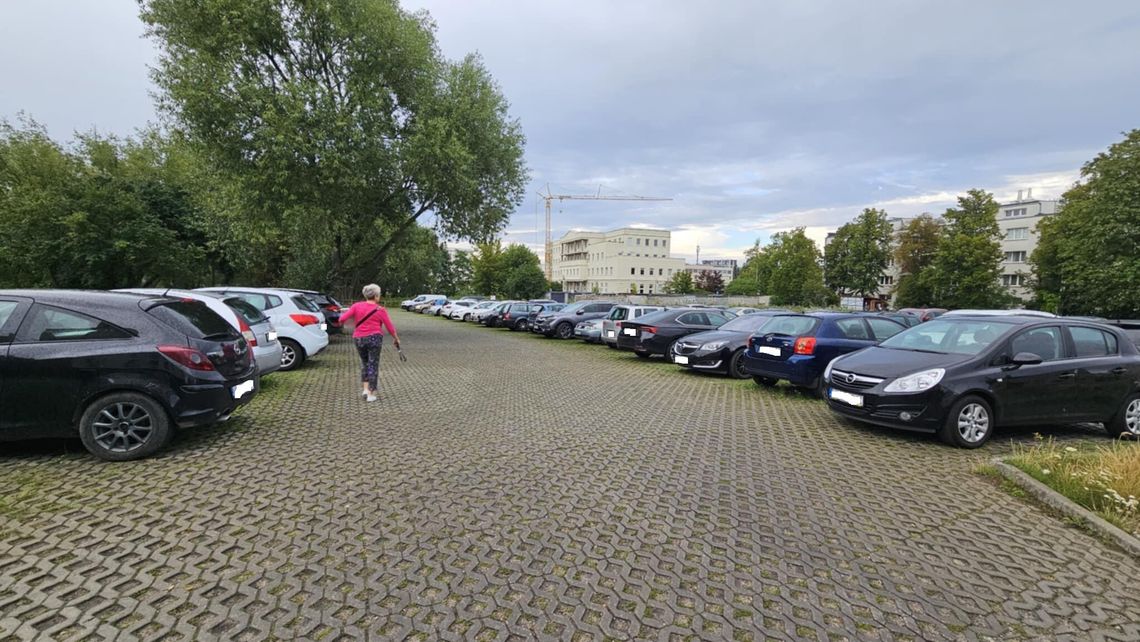 Parkingowe „wolne pole” czeka na linie