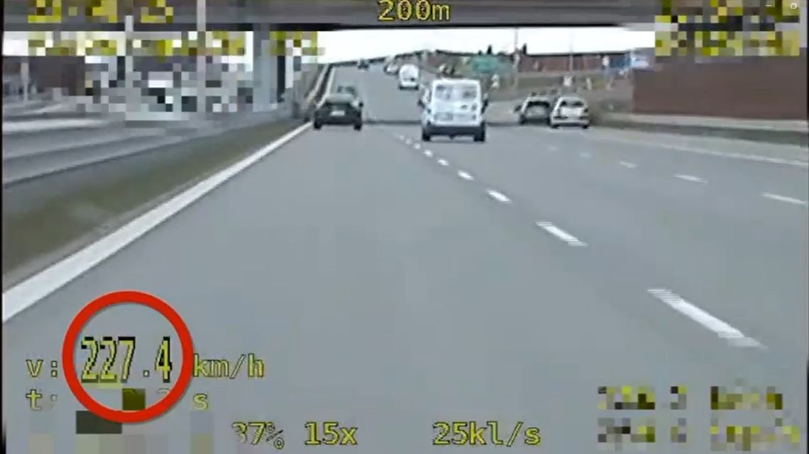 Pędził Porsche 227 km/h na S7. Słony mandat i 15 punktów karnych