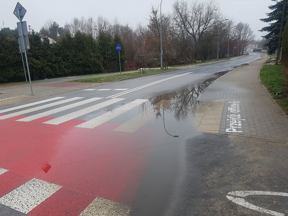 Piaseczno. Permanentna kałuża przy stadionie