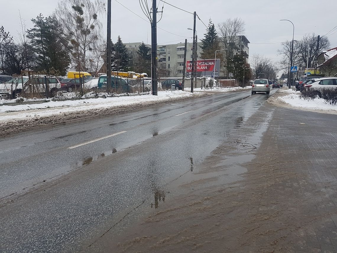 Piaseczno. Po śnieżycach ślizgawica. Uważajcie na chodnikach!