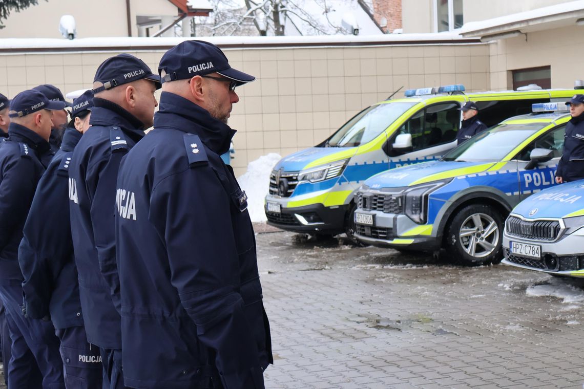 Pięć nowych radiowozów zasiliło flotę piaseczyńskiej policji