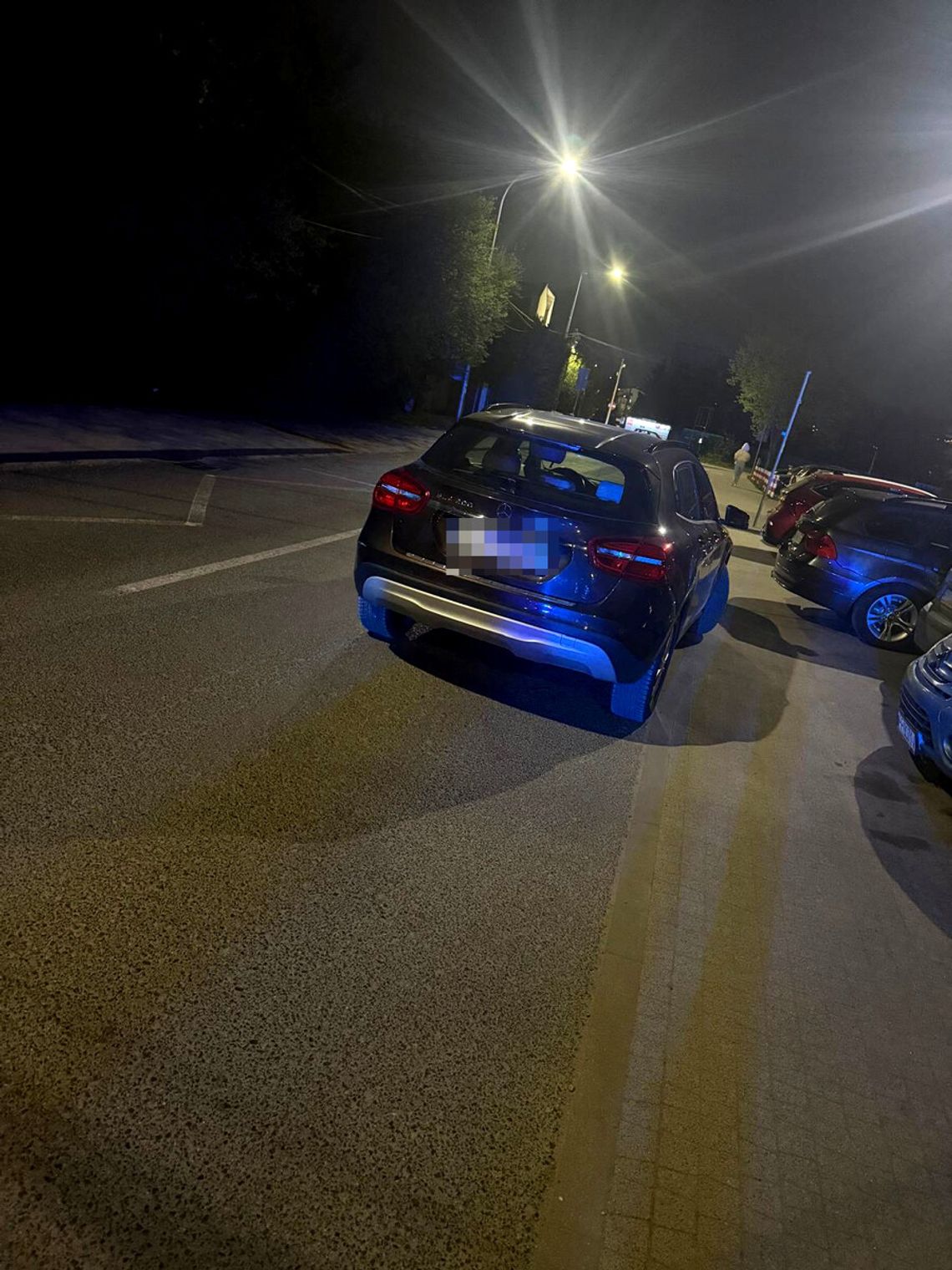 Pijana kierująca uderzyła w autobus w Piasecznie. Chciała przekupić policjantów